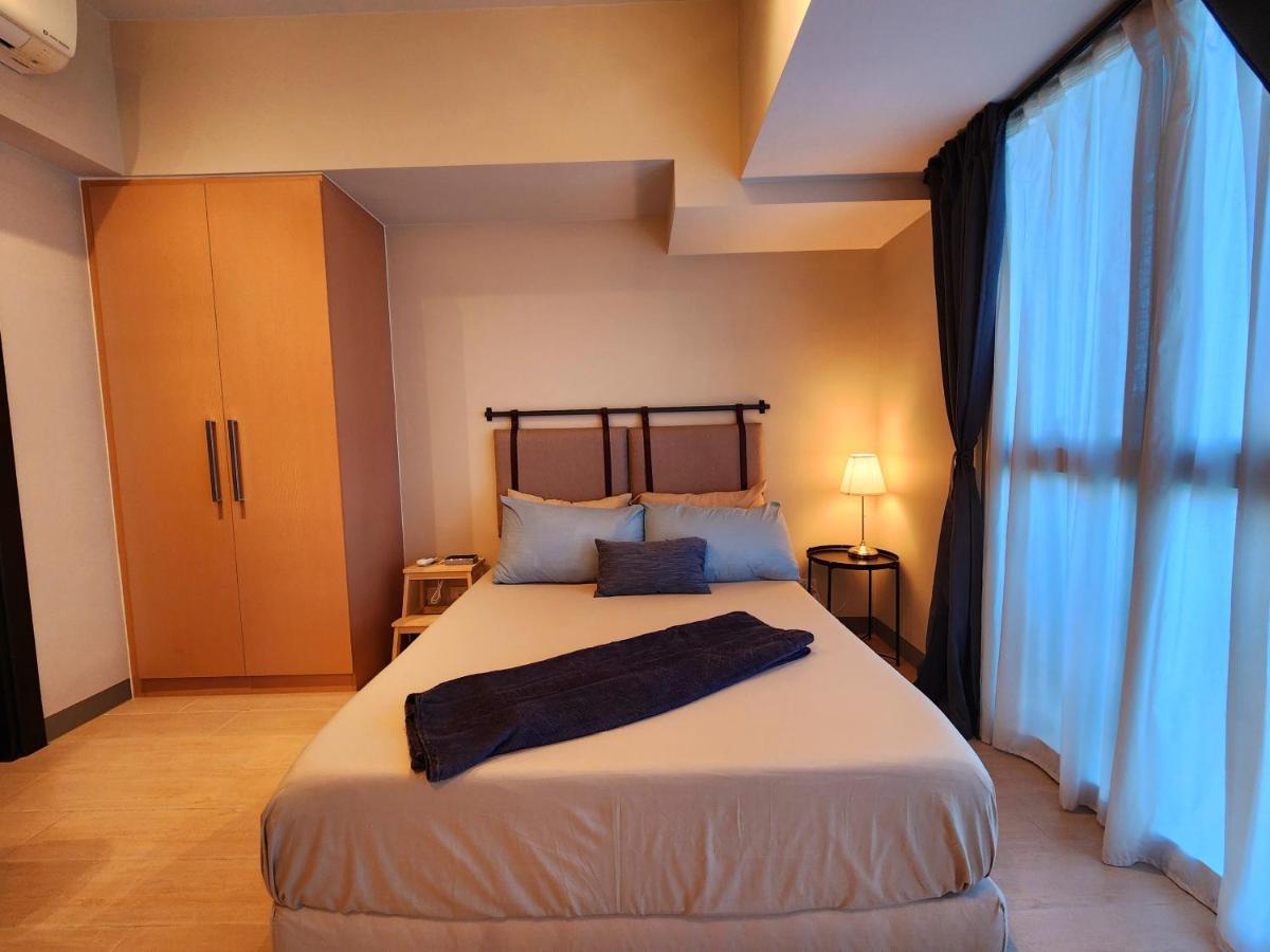 Spacious 7U Homey Unit Steps Away From Uptown Mall And Mitsukoshi Mall Free Parking With Washer Manila Dış mekan fotoğraf
