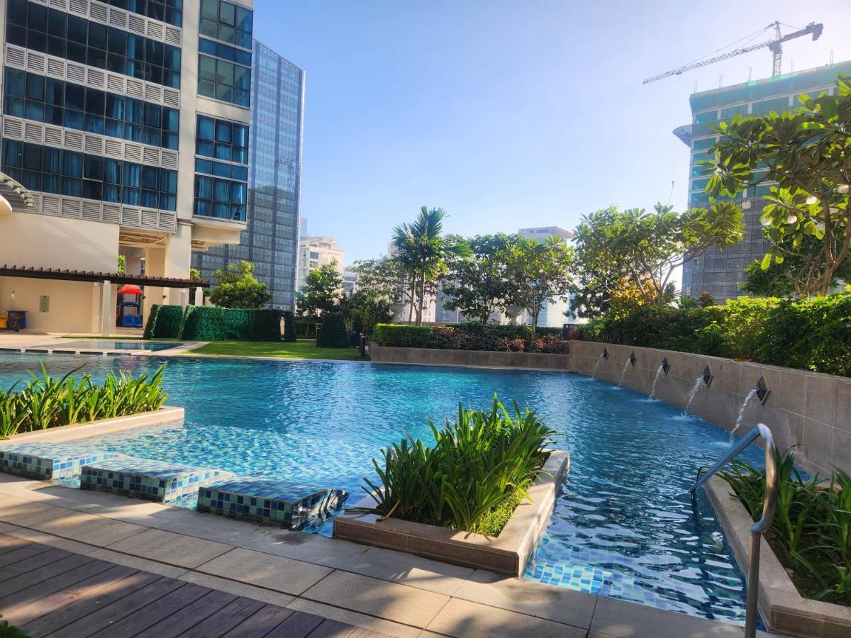 Spacious 7U Homey Unit Steps Away From Uptown Mall And Mitsukoshi Mall Free Parking With Washer Manila Dış mekan fotoğraf