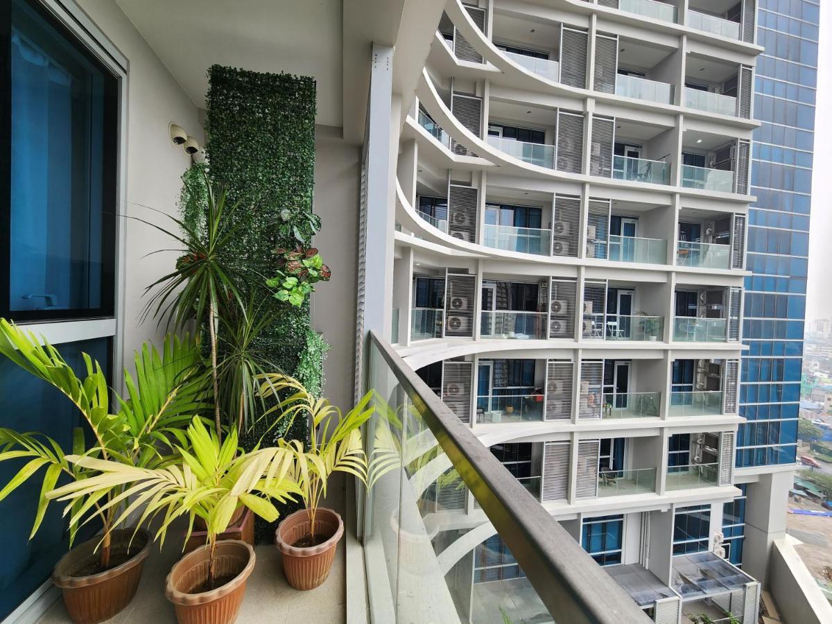 Spacious 7U Homey Unit Steps Away From Uptown Mall And Mitsukoshi Mall Free Parking With Washer Manila Dış mekan fotoğraf