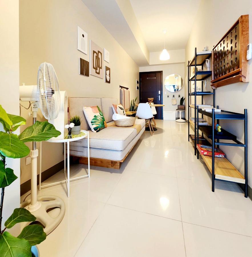 Spacious 7U Homey Unit Steps Away From Uptown Mall And Mitsukoshi Mall Free Parking With Washer Manila Dış mekan fotoğraf