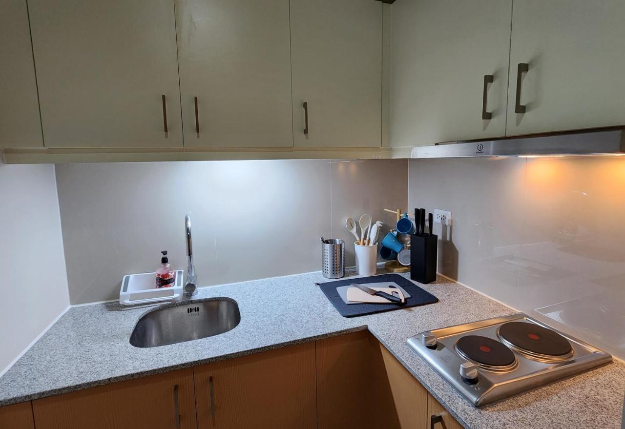 Spacious 7U Homey Unit Steps Away From Uptown Mall And Mitsukoshi Mall Free Parking With Washer Manila Dış mekan fotoğraf