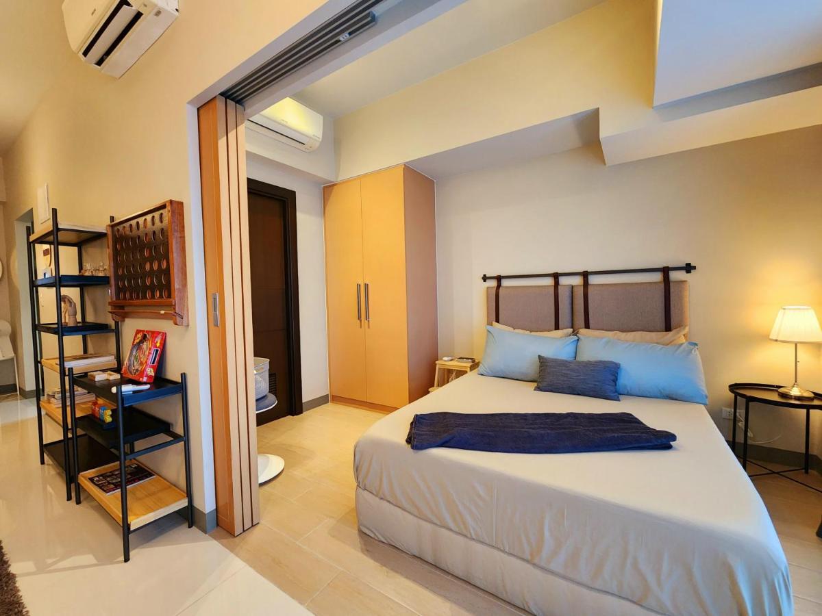 Spacious 7U Homey Unit Steps Away From Uptown Mall And Mitsukoshi Mall Free Parking With Washer Manila Dış mekan fotoğraf