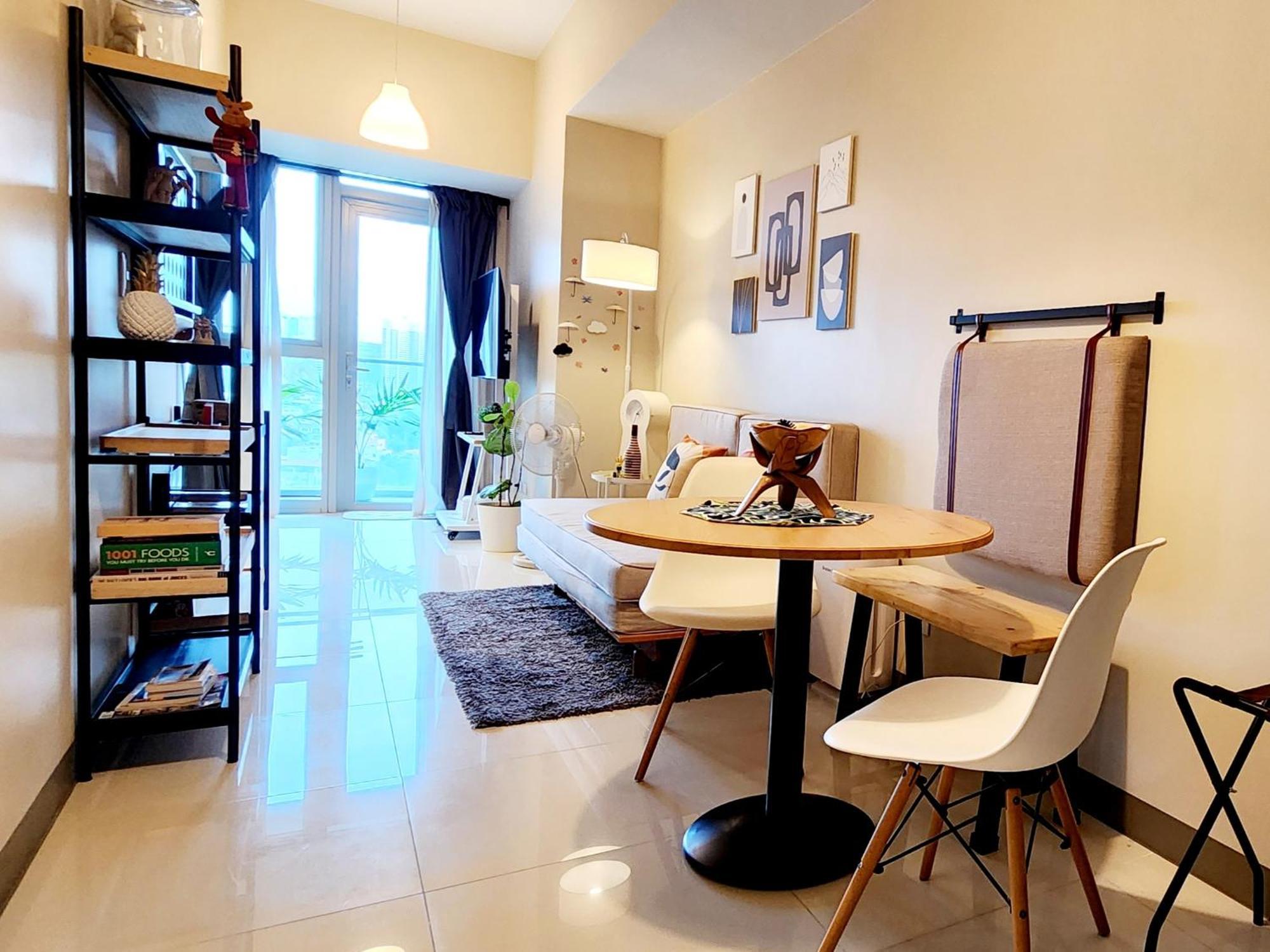 Spacious 7U Homey Unit Steps Away From Uptown Mall And Mitsukoshi Mall Free Parking With Washer Manila Dış mekan fotoğraf