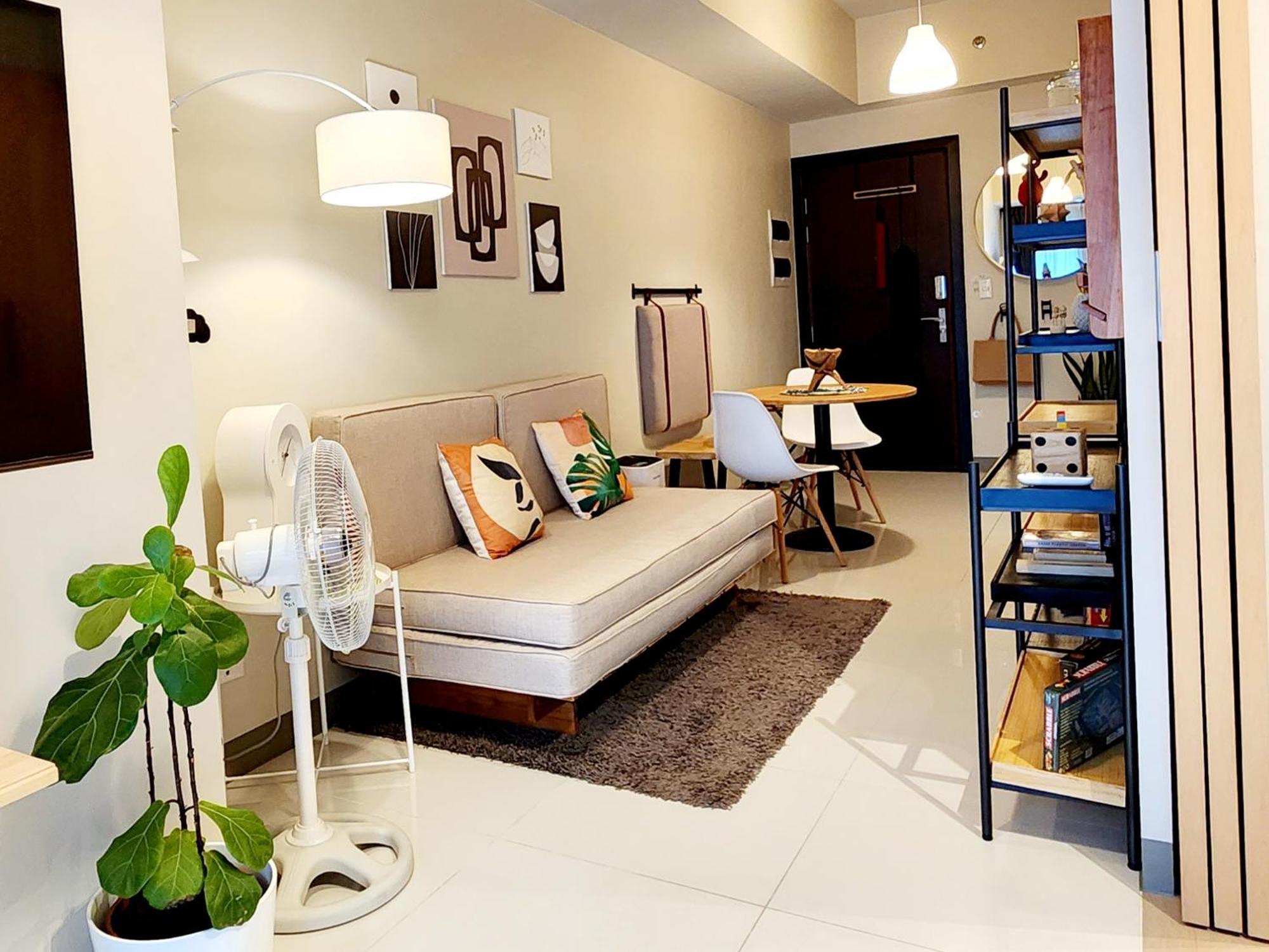 Spacious 7U Homey Unit Steps Away From Uptown Mall And Mitsukoshi Mall Free Parking With Washer Manila Dış mekan fotoğraf